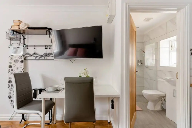 Private Self-contained Annex With Wifi & Parking