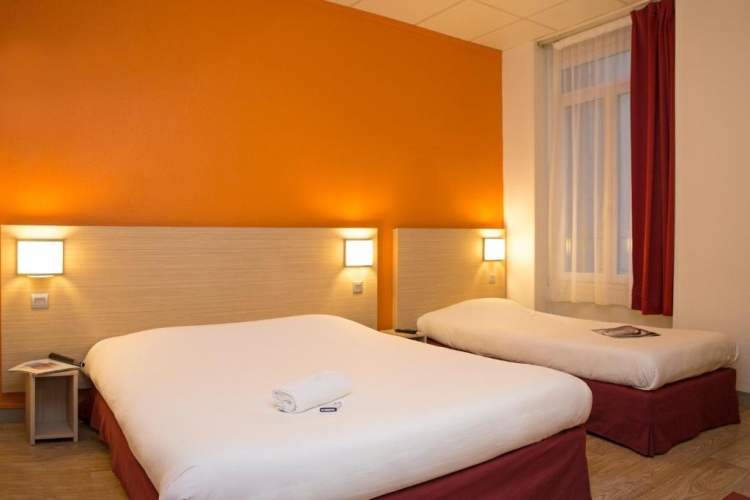 Standard Triple room