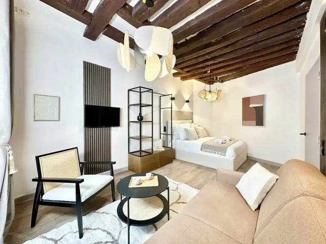 1544 Dauphine