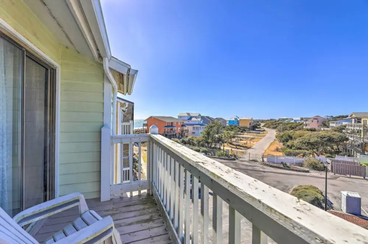 Coastal Condo w/ Indoor & Outdoor Pool Access