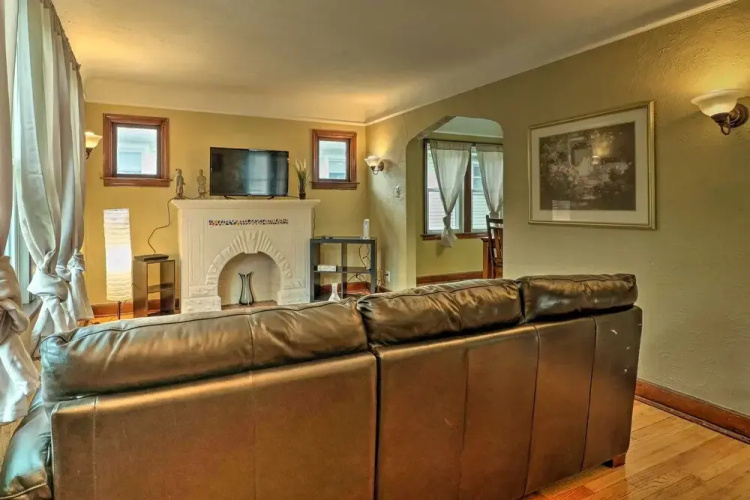 Cozy Duplex: Half Mi to Magic Bag & Woodward Ave!