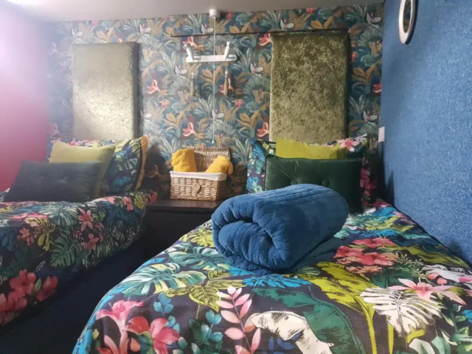Jasmine Coral Jay Boutique Botel