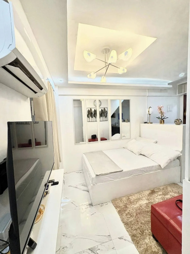 Budget Loft-type Condo in Uptown CDO