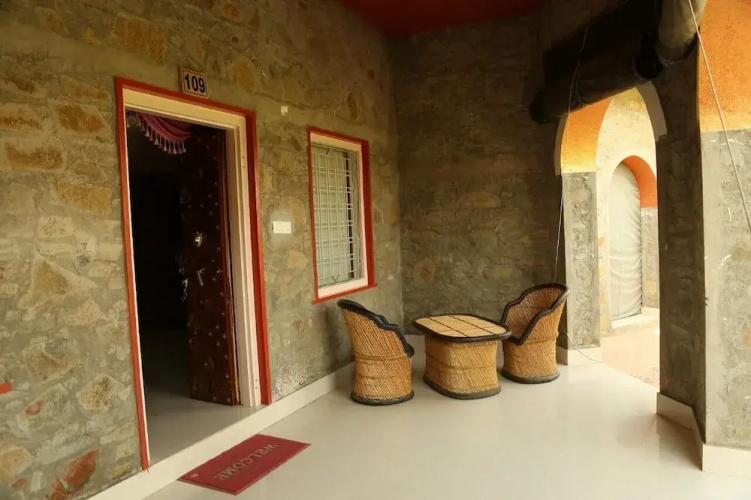 Van Chhavi Resort