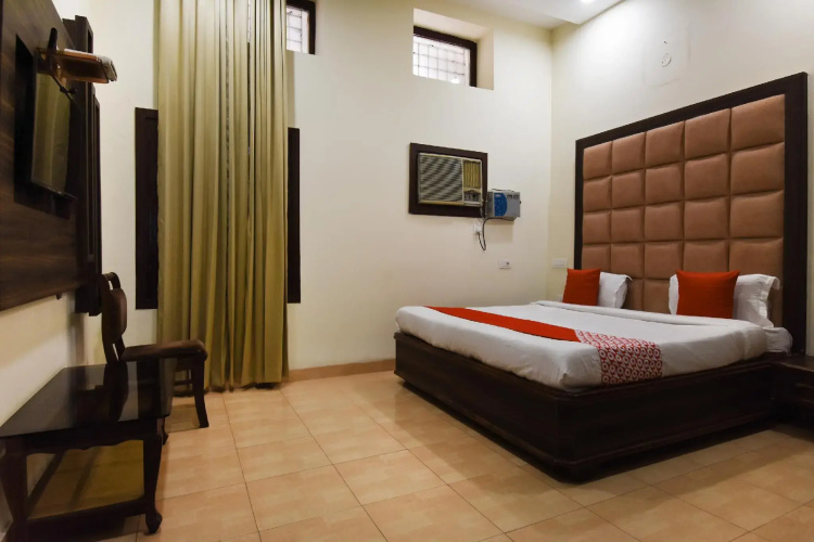 OYO 9727 Hotel Welcome Inn 2