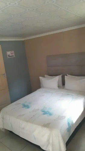 Economy room with garden view