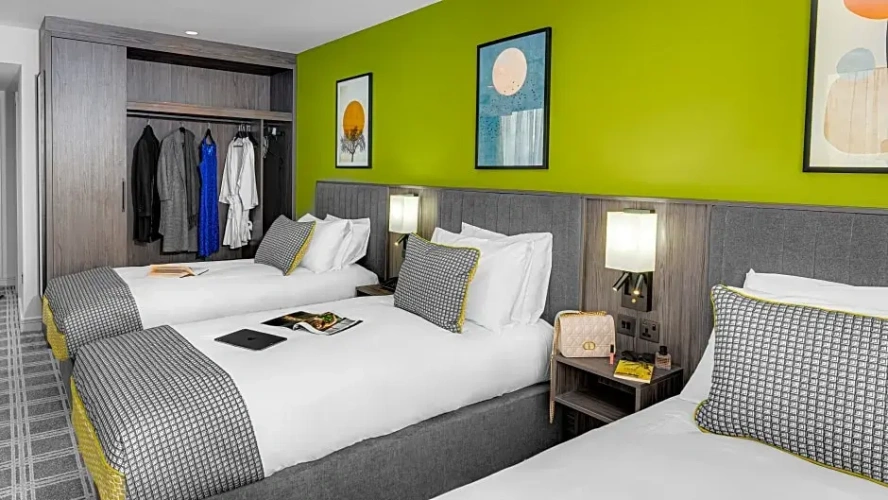 Standard Triple room