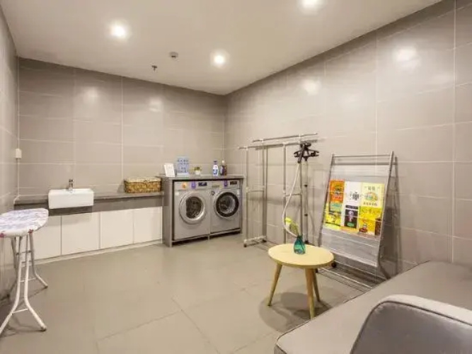 Ease Hotel (Harbin Jiangbei University Town Store)