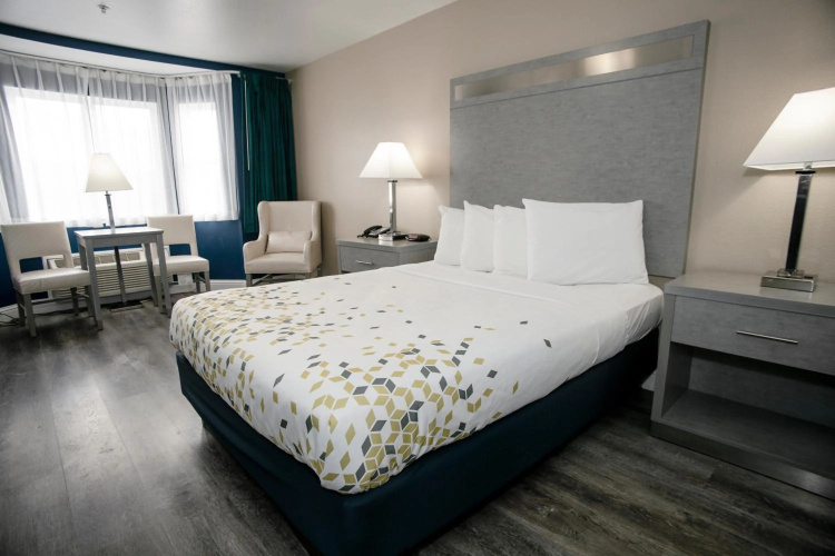 Anchor Beach Inn photo 6