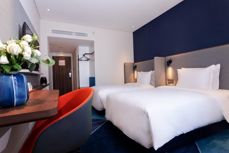 Standard Twin room with city view