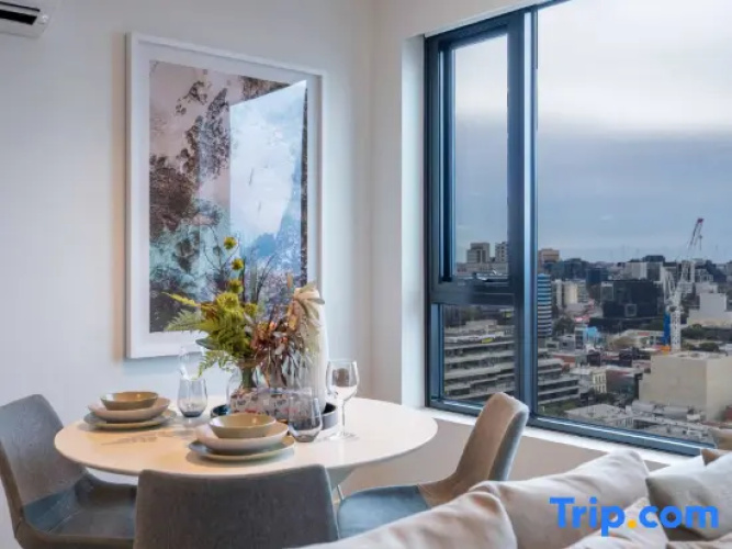 Deluxe 2B 1B Bay View Condo
