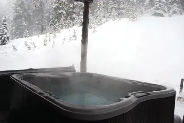 Keremeos Creek Crossing by Apex Accommodations