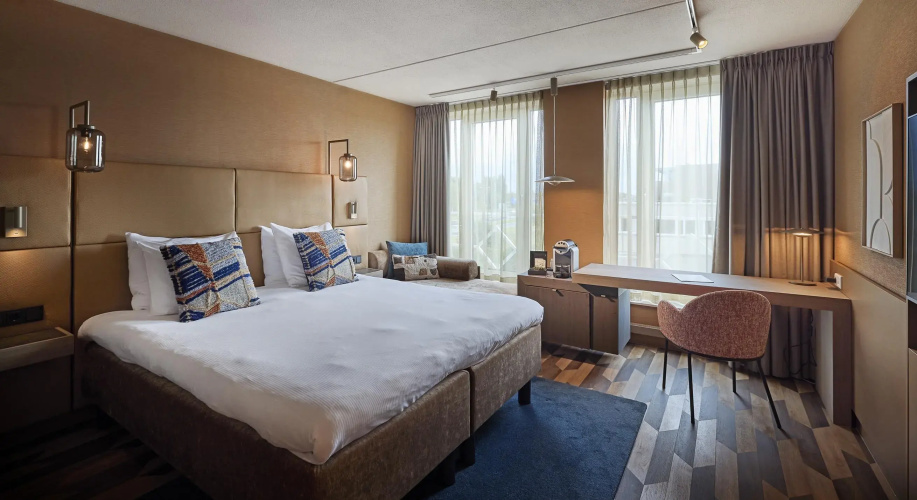 Carlton Oasis Hotel