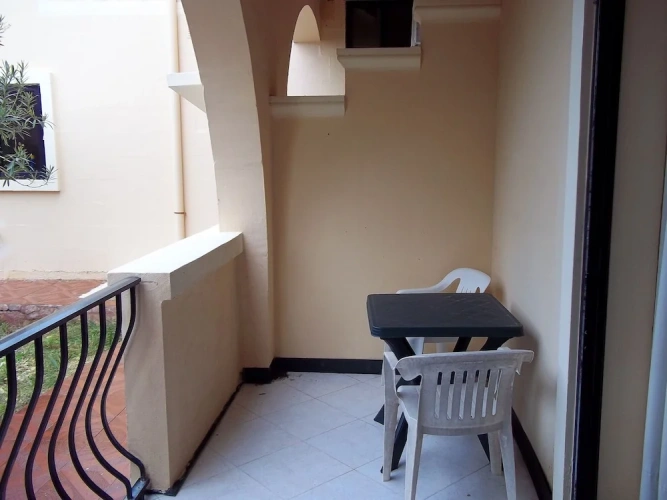 Standard Twin Basement room with garden view