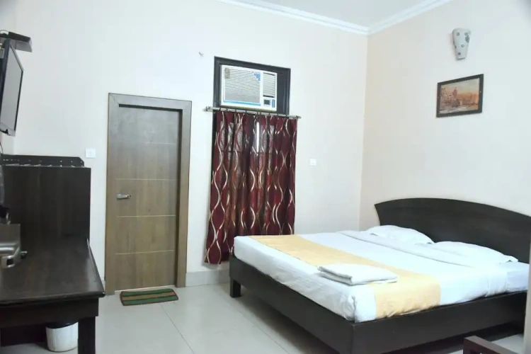 Deluxe Double room with city view