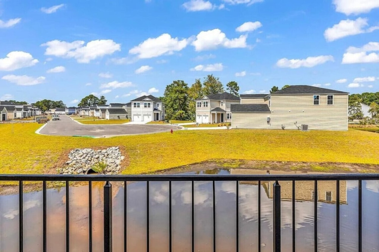 Pelicans Reef Large 2BR Condo w/ Vaulted Ceilings, Loft Bedroom & Space for 8 Guests