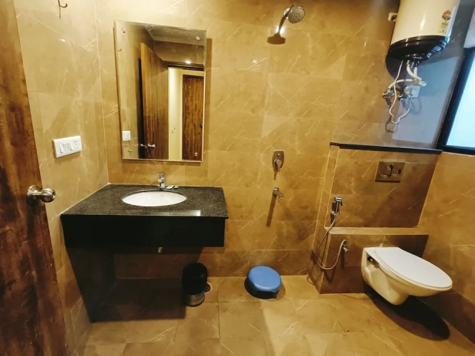 Classic Triple room with city view