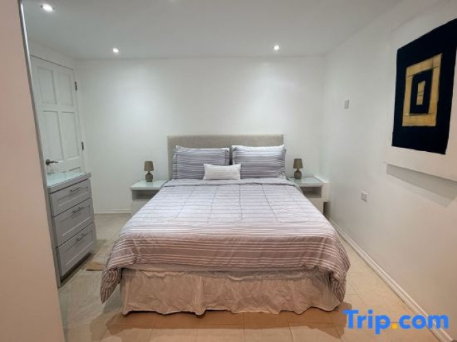 3 Bedrooms Apartment with garden view