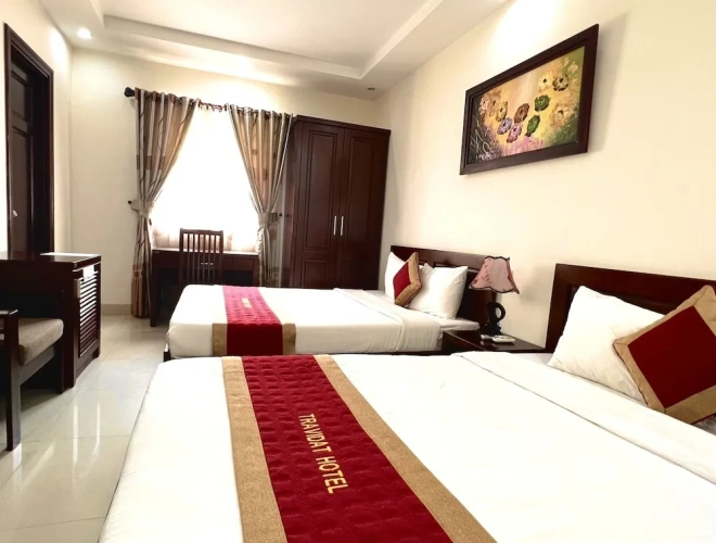 Deluxe Quadruple room with city view