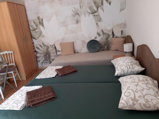 Standard Triple room
