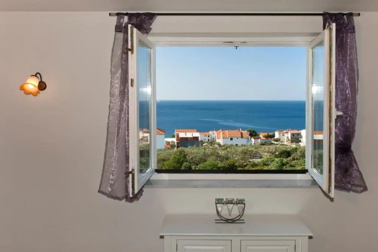2 Bedrooms Apartment with sea view