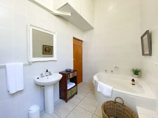 Searle's Manor - APT 13