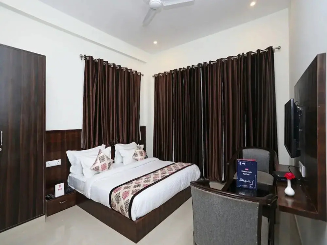 OYO Flagship 190 Gomti Nagar