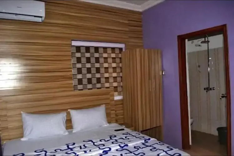 The Kings Hotel and Suites