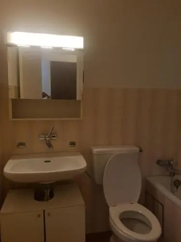 Lovely 1-bedroom rental unit with bath tub.