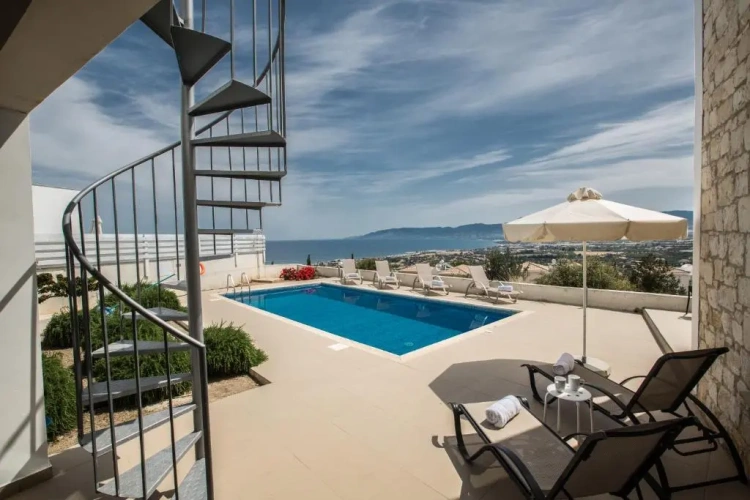 3 Bedrooms Villa