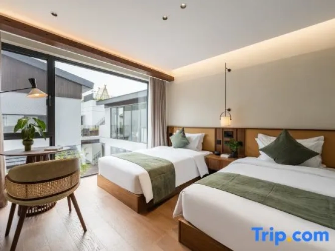 Standard Twin room with garden view