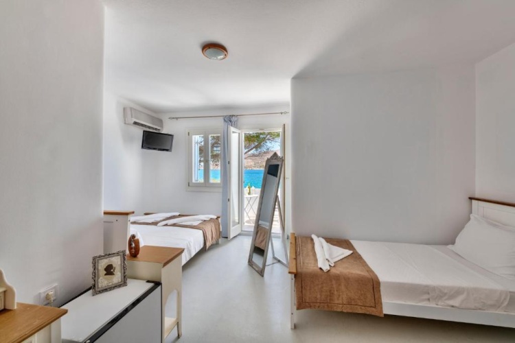 Standard Quadruple room with sea view