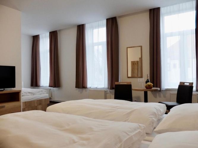 Standard Triple room