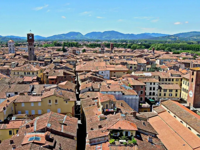 Apartment in Lucca Near Piazza Napoleone