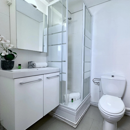 1601B - Studio near Champs Elysées