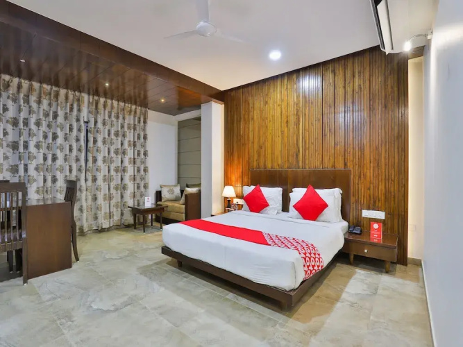 OYO 18585 Hotel Rajdhani