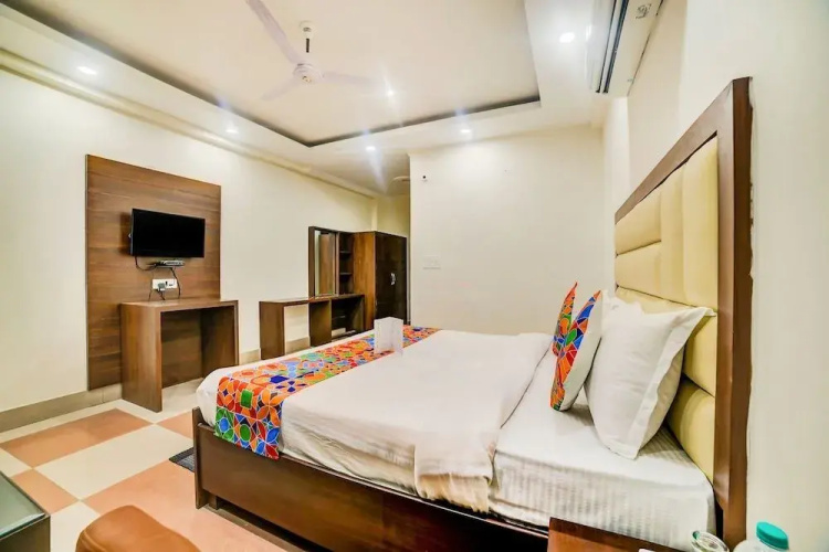 Fabhotel Invitation