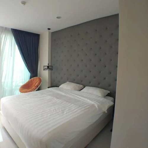 Deluxe room with balcony and with partial sea view