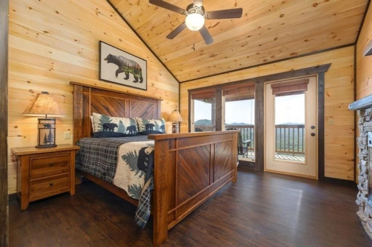 Above The Rest - 4 Bedrooms, 4.5 Baths, Sleeps 12 4 Home by Redawning