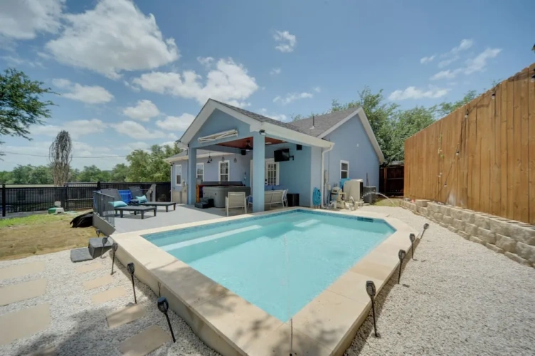 4 Bedrooms Cottage