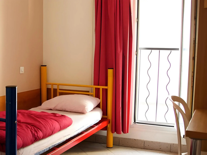 Bastille Hostel