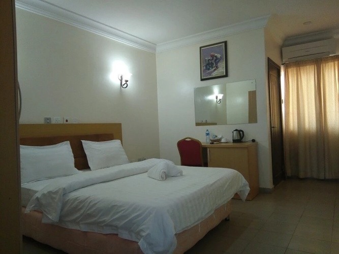 206 Exclusive Hotel