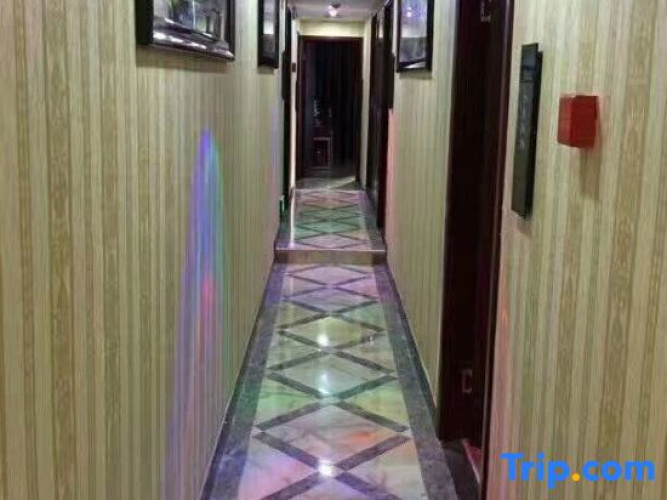 Hefeng Honghong Hotel