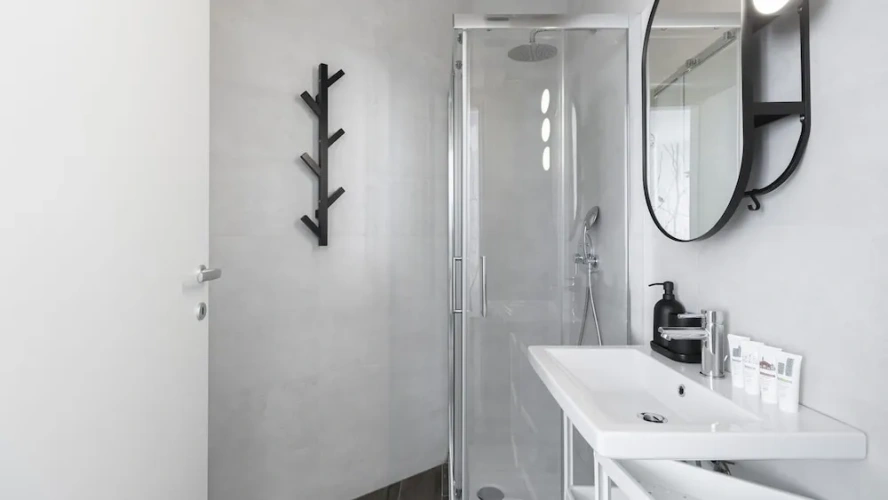 3 Bedrooms Apartment