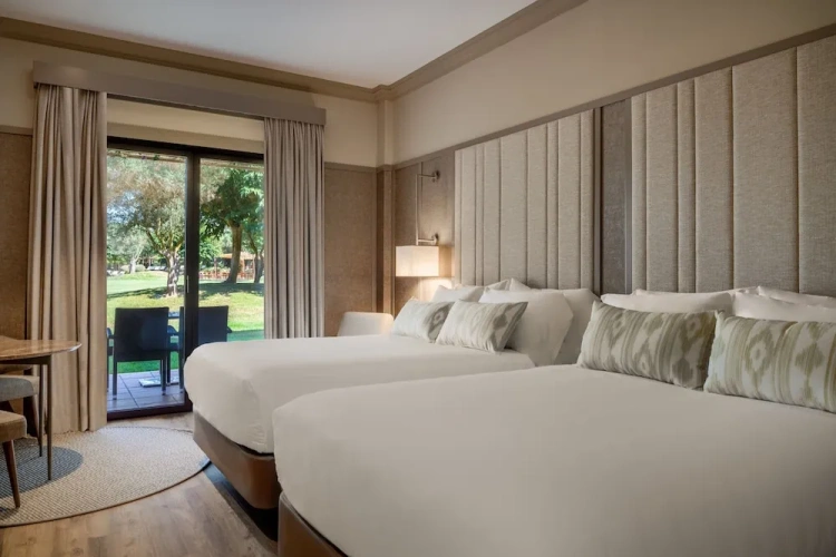 Deluxe Quadruple room with balcony
