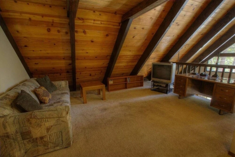 Great Value Chalet in the Woods by RedAwning