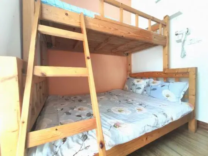Left-hand hostel in Xichong,shenzhen
