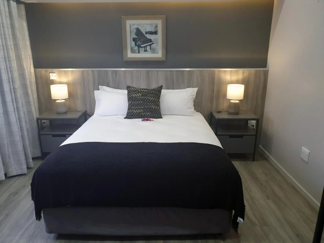 La Orchard Hotel