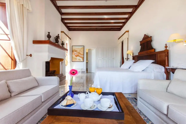 CAMI DE LLENAIRE Holiday house VIL4