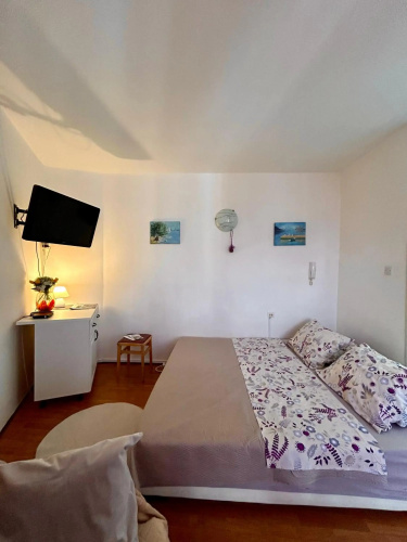 Bright and Charming Studio Apartment